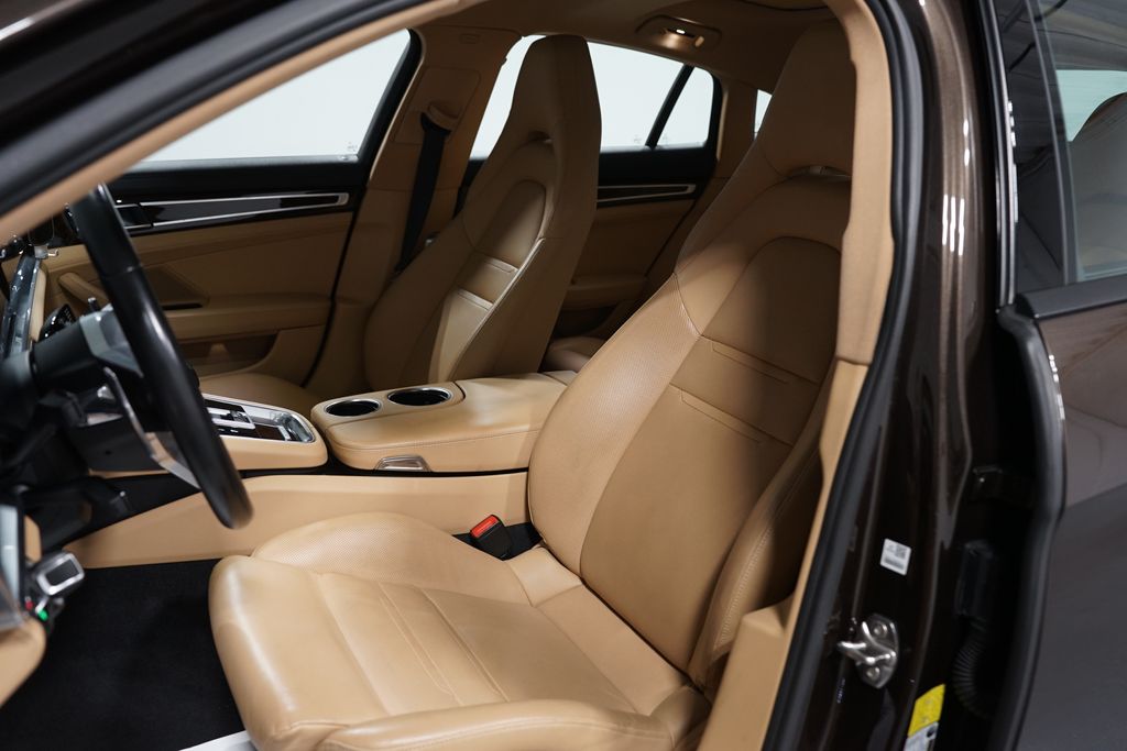 Thumbnail: 2018 Porsche Panamera - 25