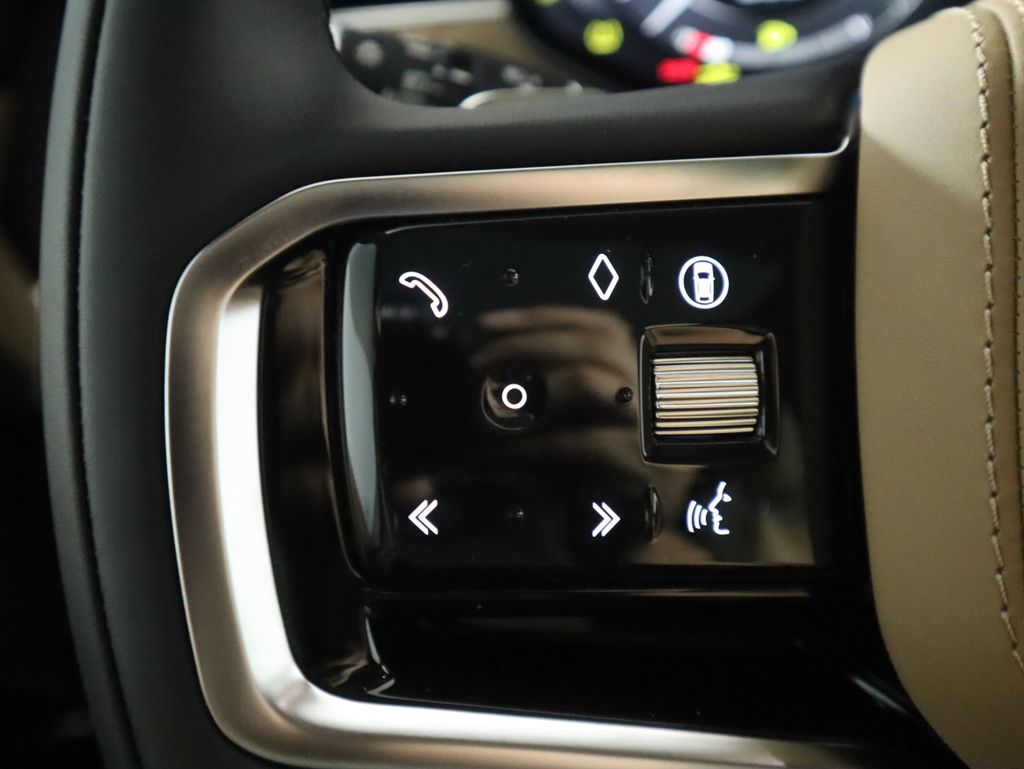 Thumbnail: 2025 Land Rover Range Rover Sport - 12