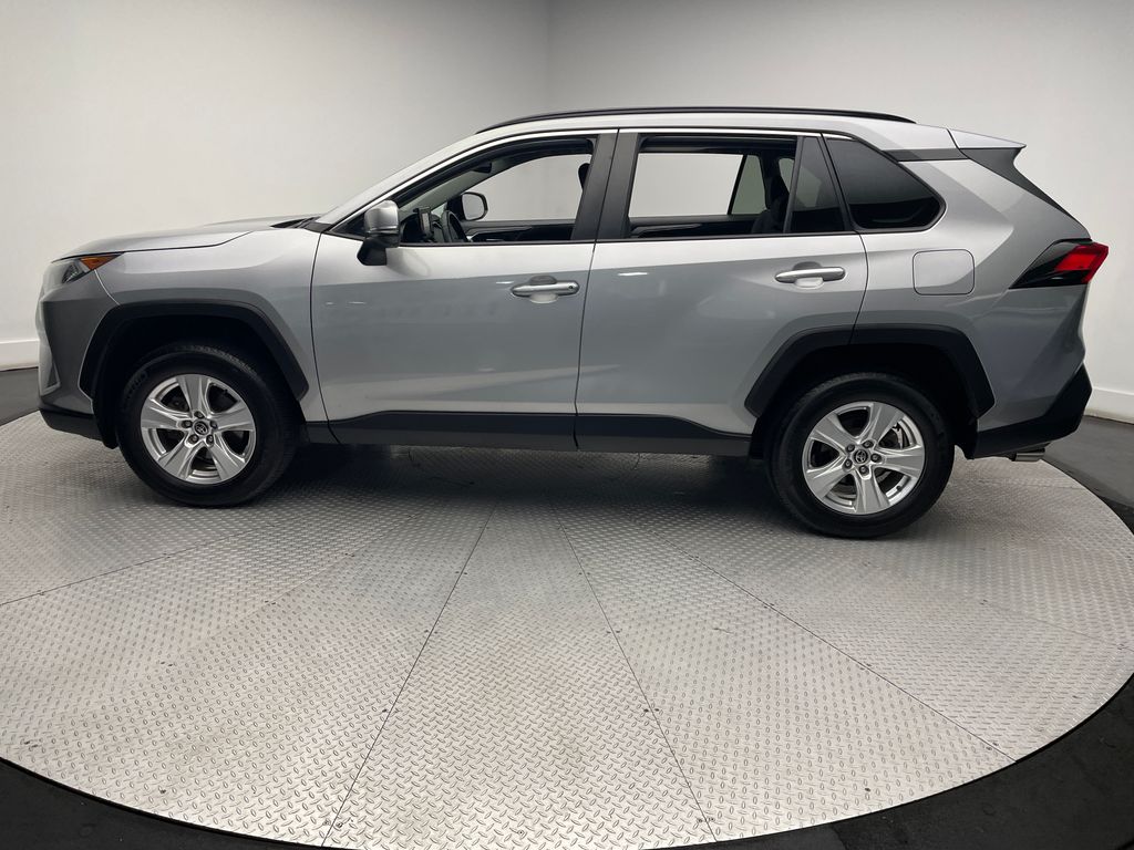 2021 Toyota RAV4 XLE 8