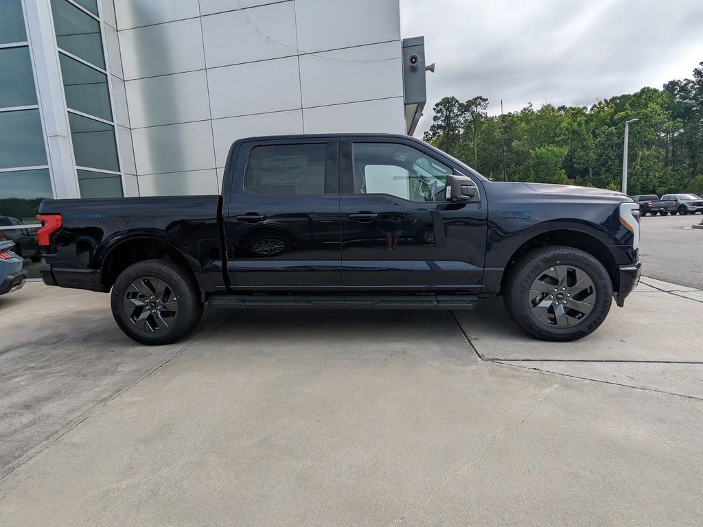2025 Ford F-150 Lightning Flash