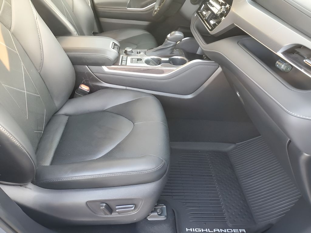 Used Car 2020 Toyota Highlander  Platinum For Sale Under $35,000 In Austin, Texas