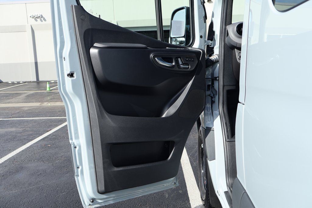 Thumbnail: 2026 Mercedes-Benz Sprinter - 8