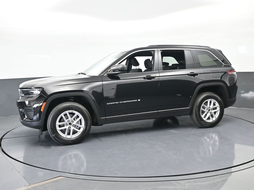New 2026 Diamond Black Crystal Pearlcoat Jeep Laredo X image 2