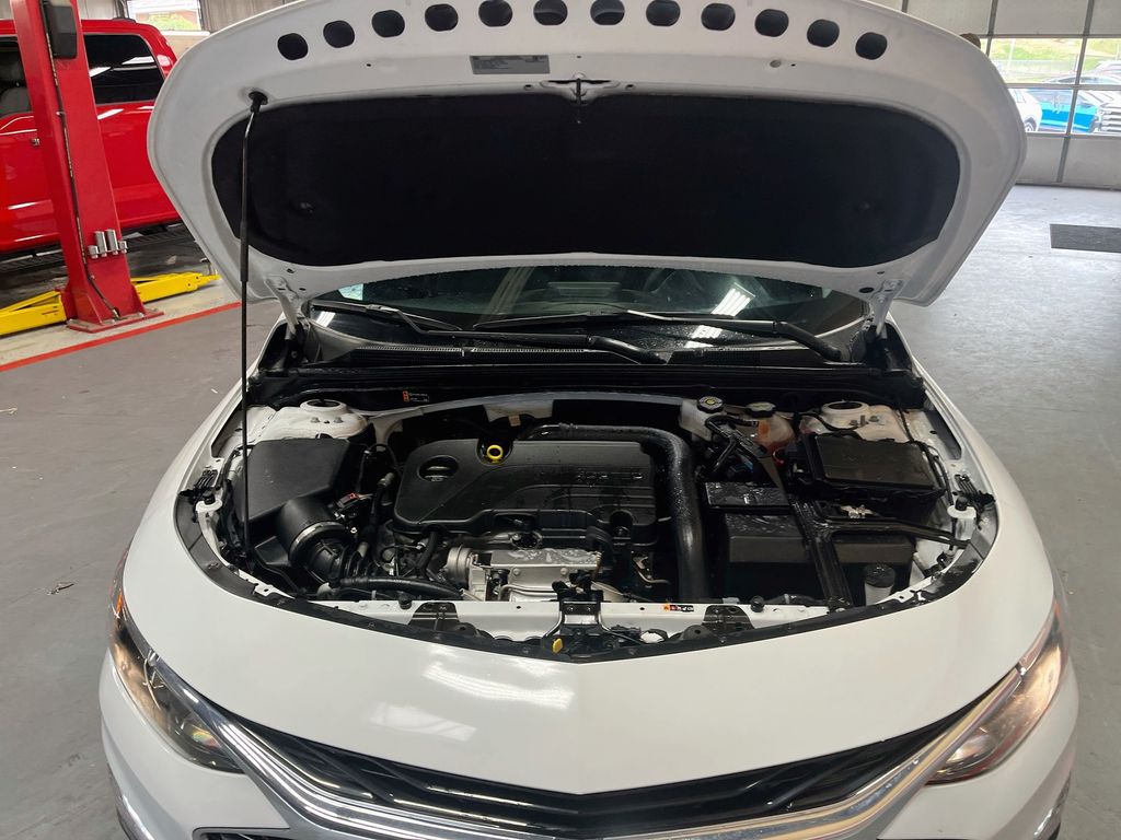 Used 2025 Summit White Chevrolet LT image 30