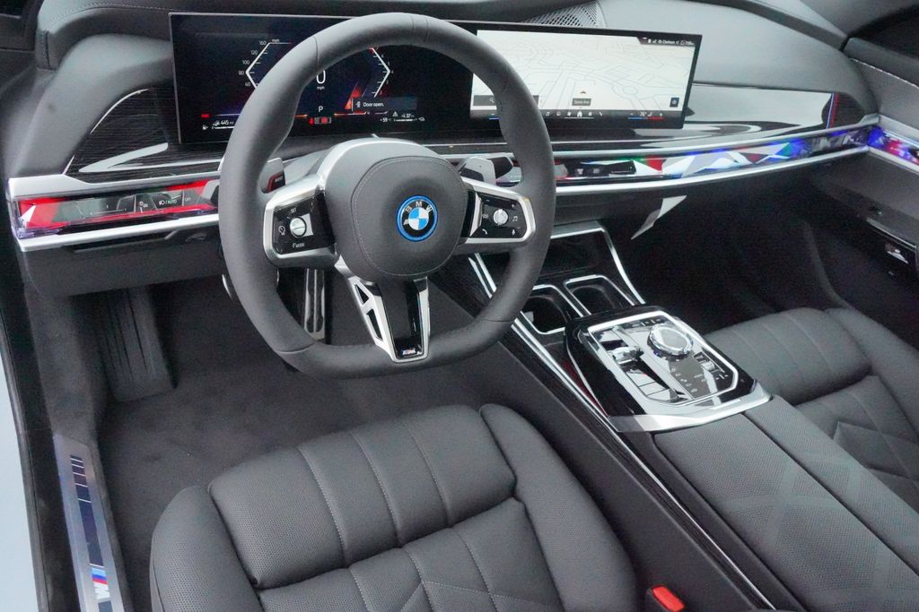2025 BMW 7 Series 750e xDrive 13