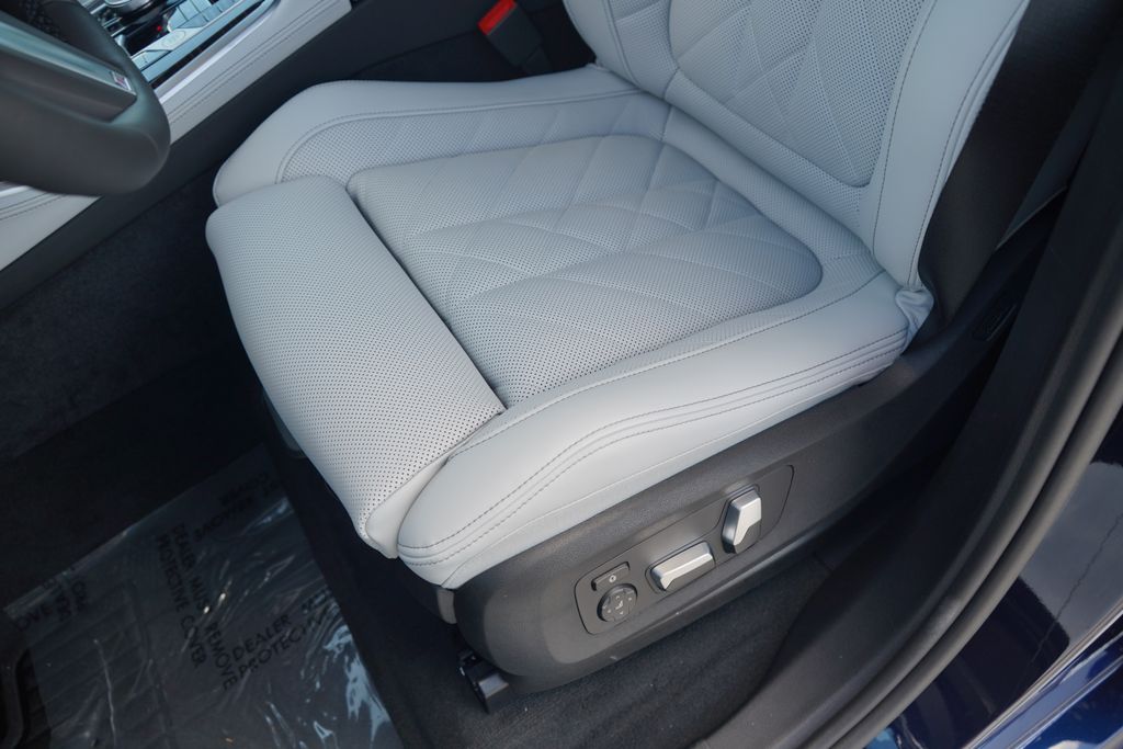 Thumbnail: 2026 BMW X5 - 11