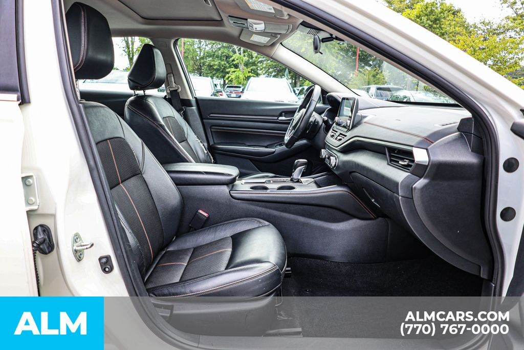 Used 2022 White Nissan 2.5 SR image 20