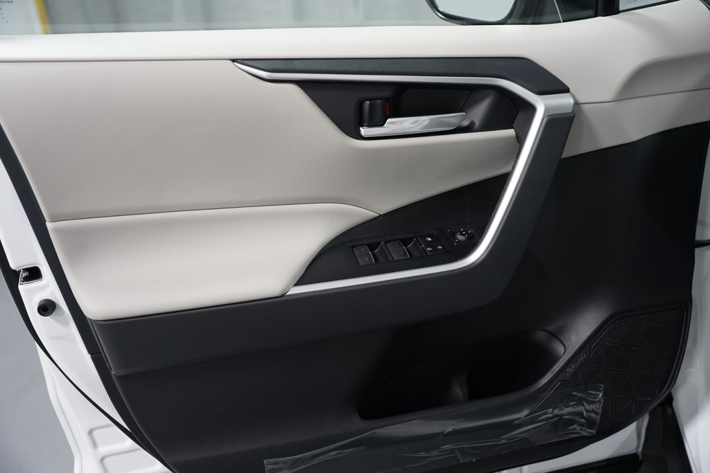 Thumbnail: 2025 Toyota RAV4 - 30