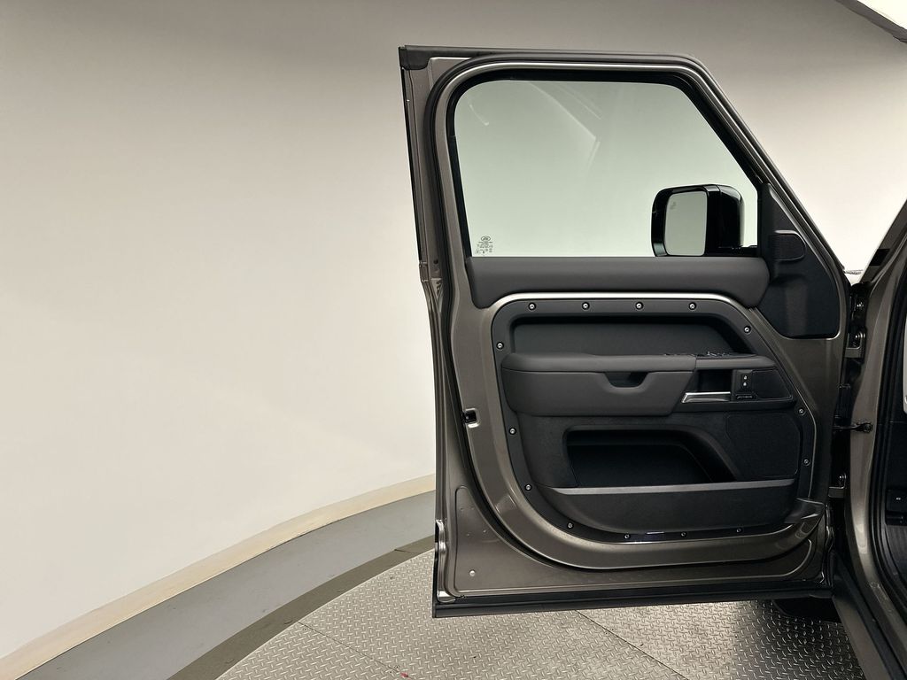 Thumbnail: 2025 Land Rover Defender - 8