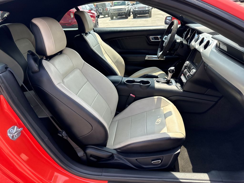 Used 2016 Orange Ford GT Premium image 26