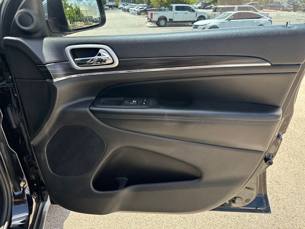 Used Car 2020 Jeep Grand Cherokee  Limited For Sale Under $25,000 In Austin, Texas