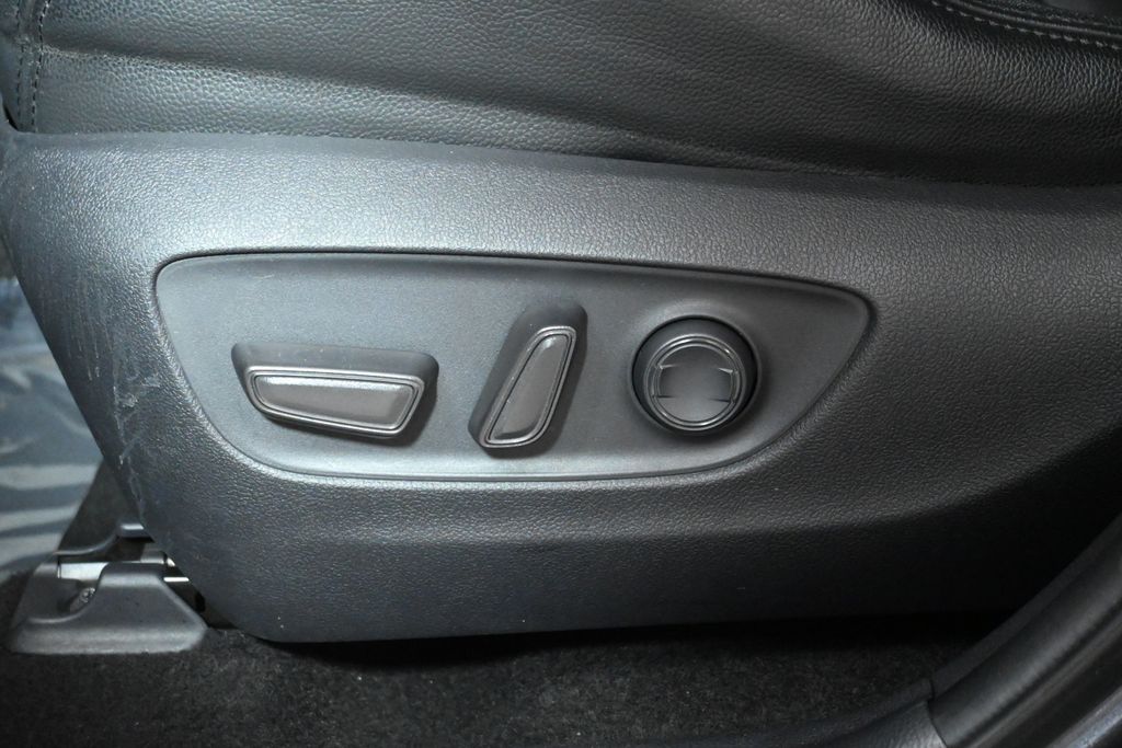 Thumbnail: 2021 Toyota RAV4 - 28