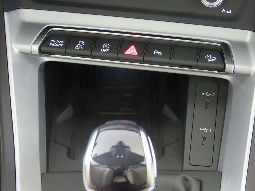 Thumbnail: 2025 Audi Q3 - 22