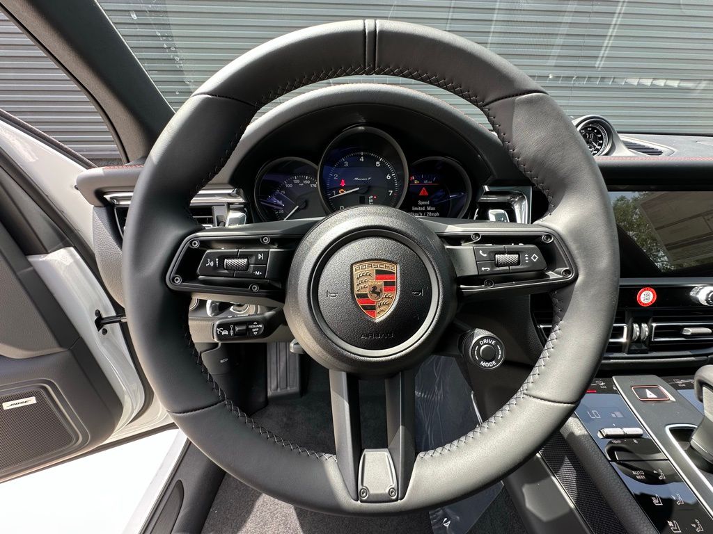 Thumbnail: 2025 Porsche Macan - 19