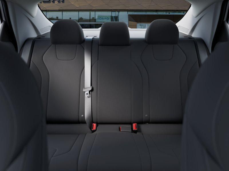 2025 Hyundai Elantra SE 12