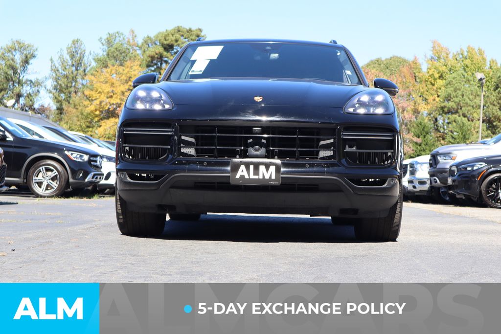 2021 Porsche Cayenne Turbo photo 2