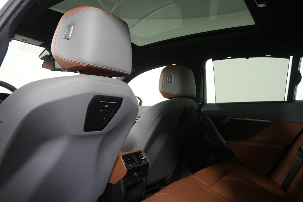 Thumbnail: 2025 BMW i5 - 19