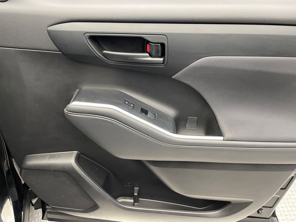 2022 Toyota Highlander LE 15