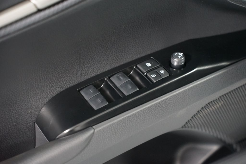 Thumbnail: 2025 Toyota Camry - 32