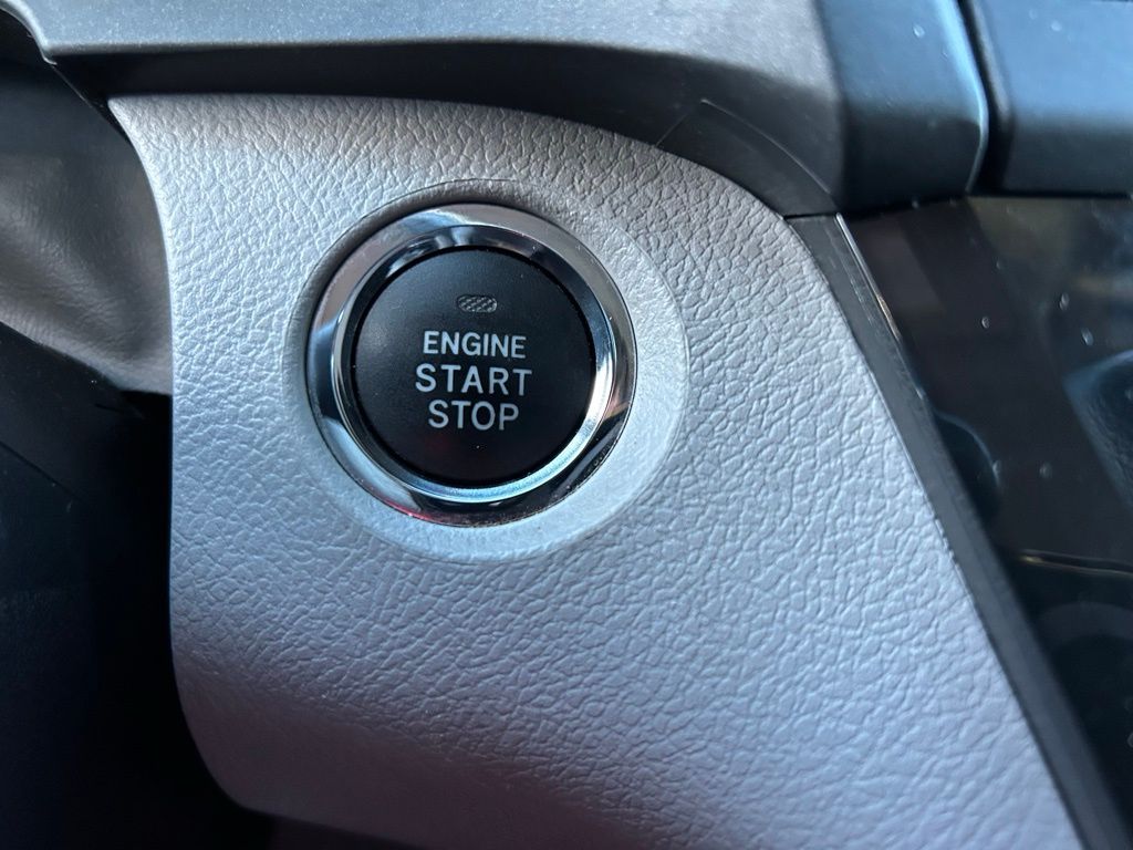 Thumbnail: 2017 Toyota Sienna - 29