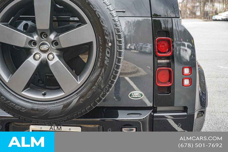 Used 2023 Gray Land Rover X-Dynamic SE image 15