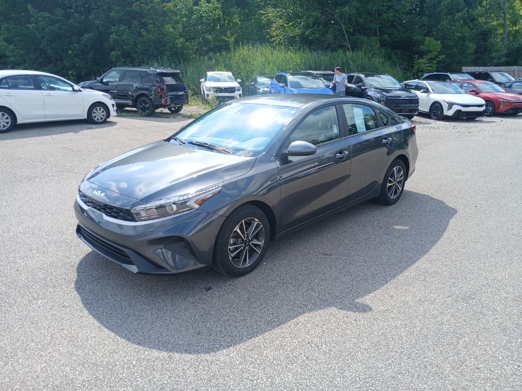 Gravity Gray 2024 Kia Forte Sedan Front-Wheel Drive Continuously Variable Transmission
