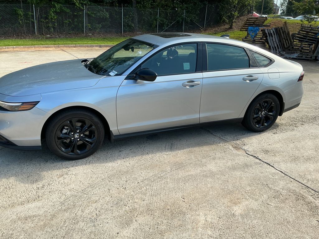 Used 2025 Silver Honda SE image 2
