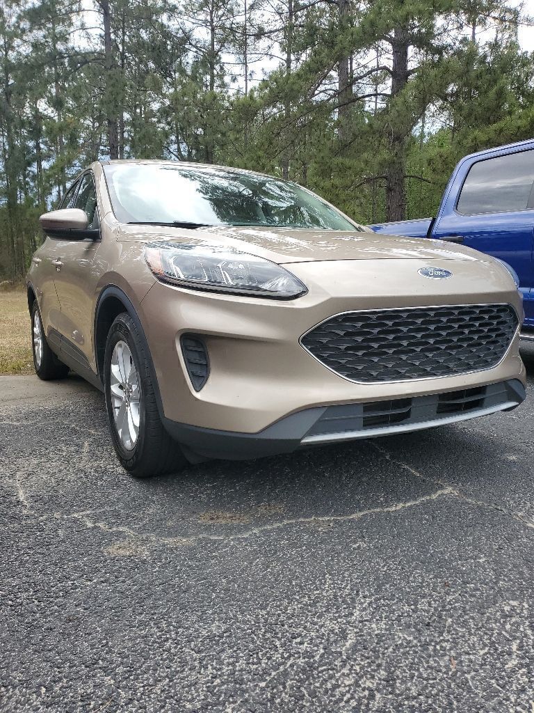 Desert Gold Metallic 2021 Ford Escape SE FWD SUV / Crossover Front-Wheel Drive 8-Speed Automatic