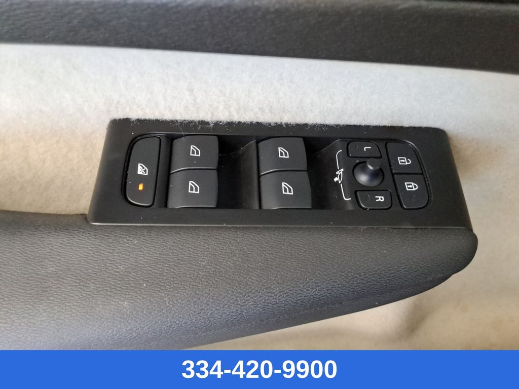 used 2022 Volvo XC40 car, priced at $19,799