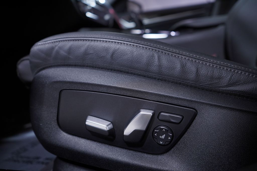 Thumbnail: 2022 BMW 5 Series - 18