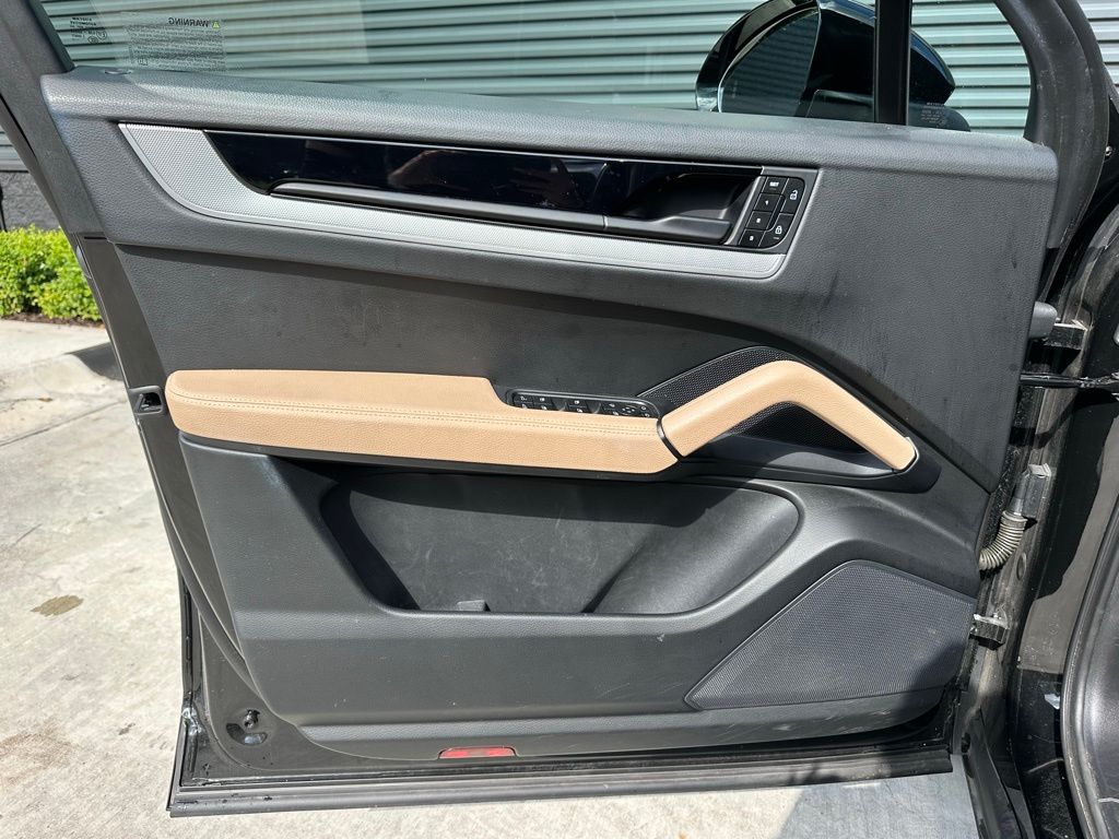 Thumbnail: 2024 Porsche Cayenne - 18