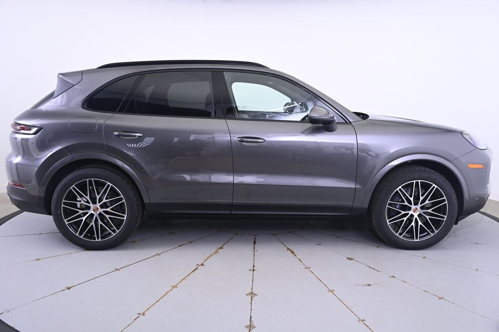 Thumbnail: 2025 Porsche Cayenne - 8