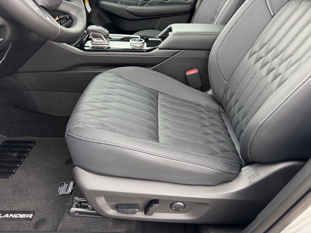 2025 Mitsubishi Outlander SEL photo 21