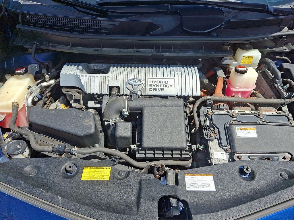 2015 Toyota Prius v Three 29