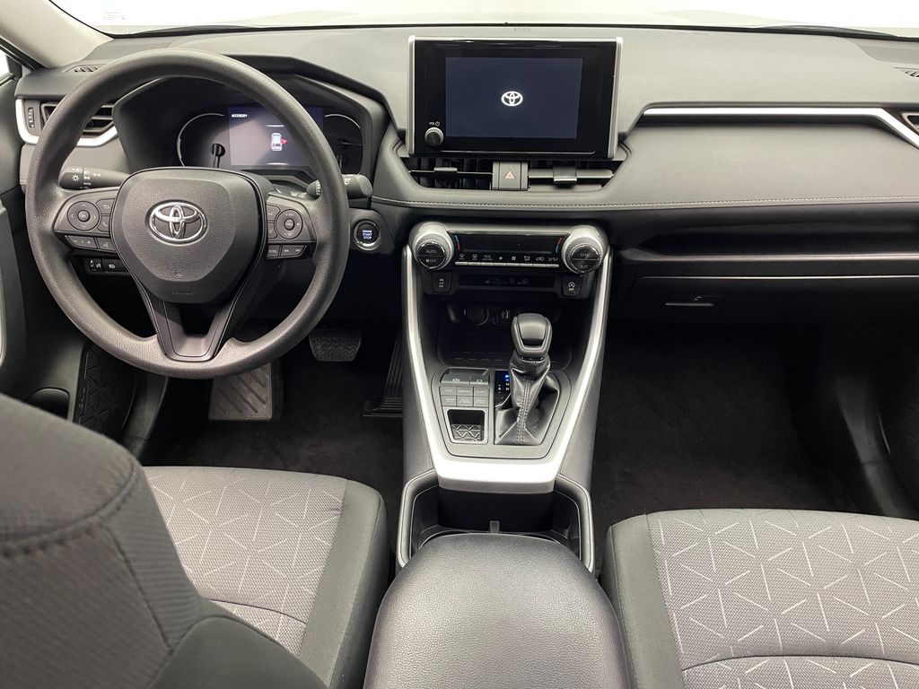 2024 Toyota RAV4 XLE 19