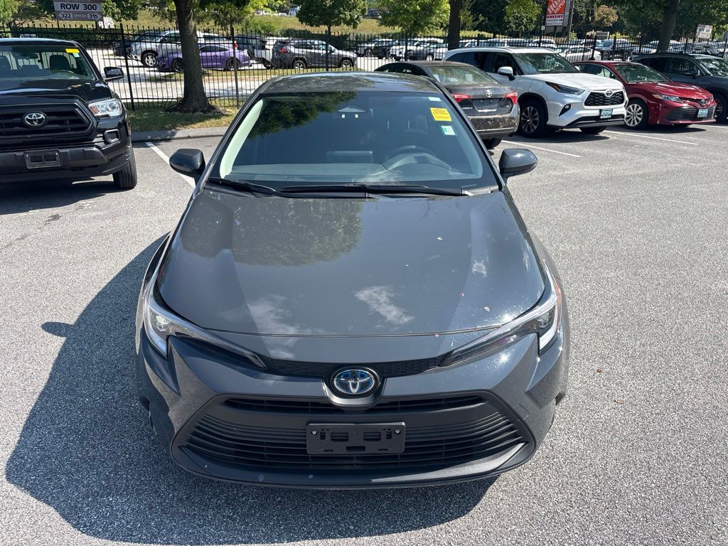 Used 2024  Toyota LE image 3