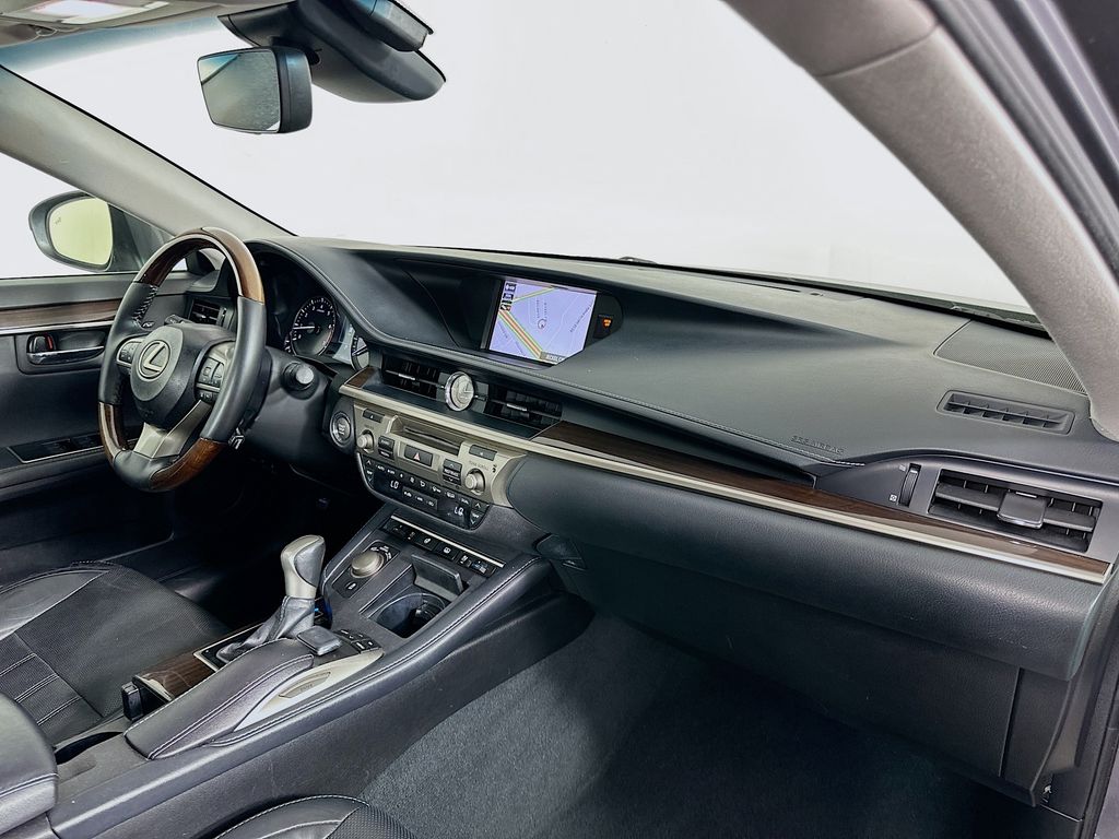 Thumbnail: 2017 Lexus ES - 30