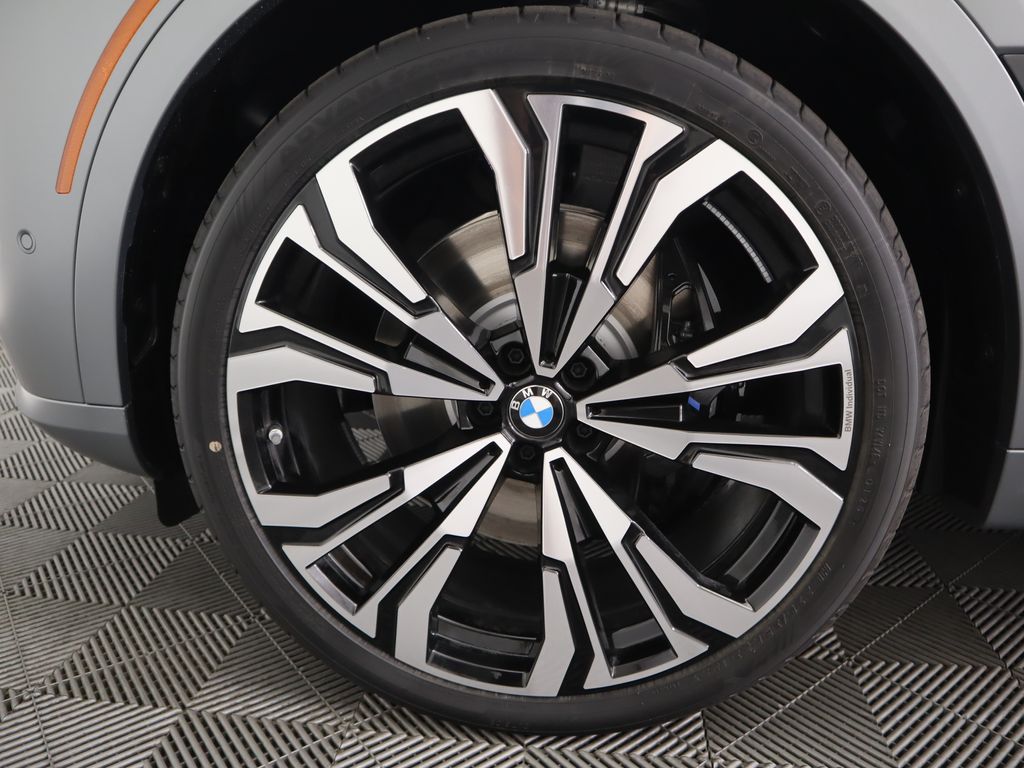 Thumbnail: 2026 BMW X7 - 32