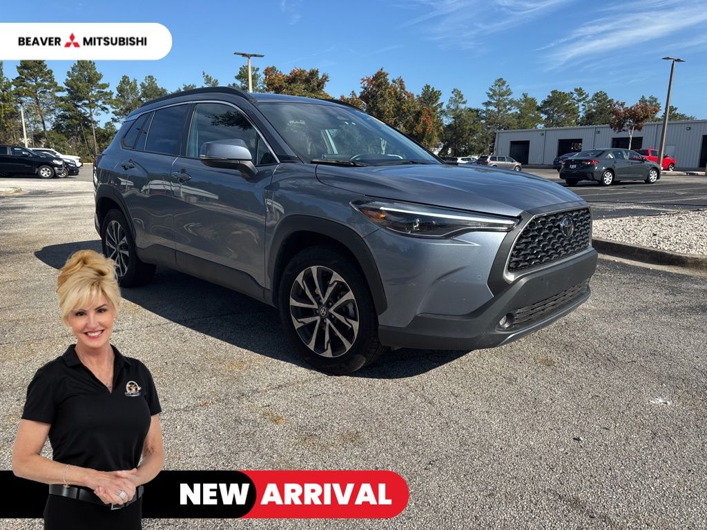 2024 Toyota Corolla Cross XLE's photo