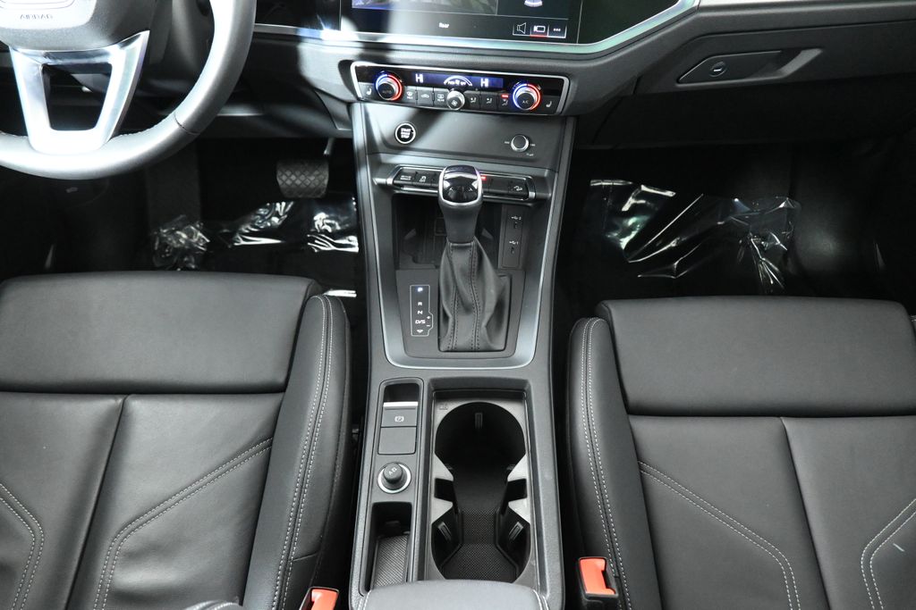 Thumbnail: 2025 Audi Q3 - 21