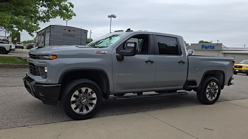 View vehicle photo 4