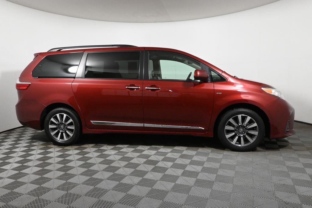 2019 Toyota Sienna XLE Premium 8
