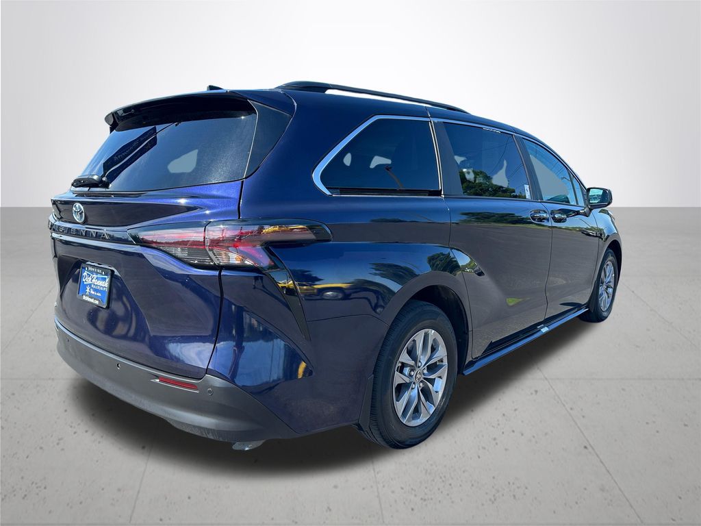 2025 Toyota Sienna XLE