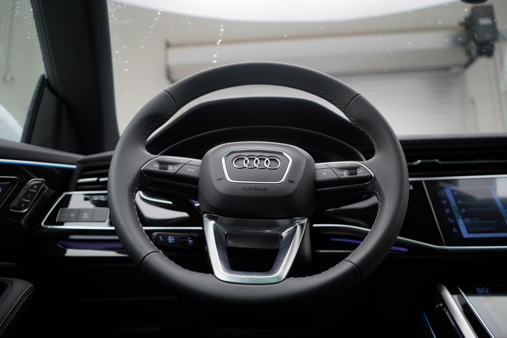 Thumbnail: 2025 Audi Q8 - 13