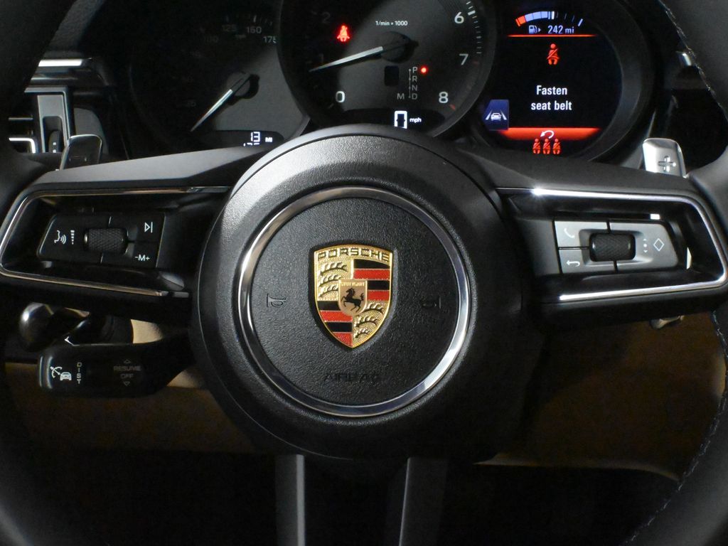Thumbnail: 2025 Porsche Macan - 20