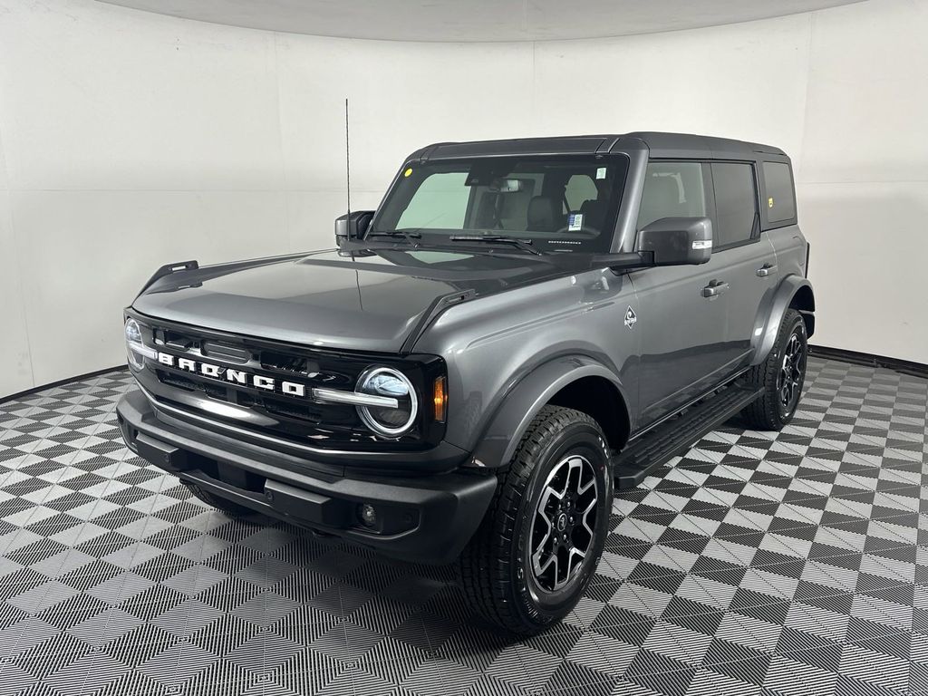 2024 Ford Bronco Outer Banks 3