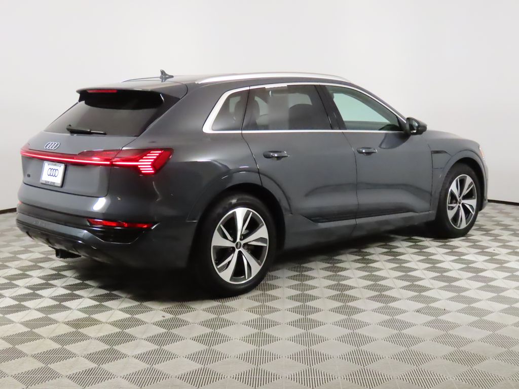 Thumbnail: 2024 Audi Q8 e-tron - 5