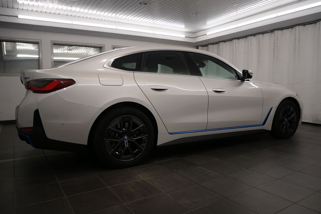 2023 BMW i4 eDrive40 7