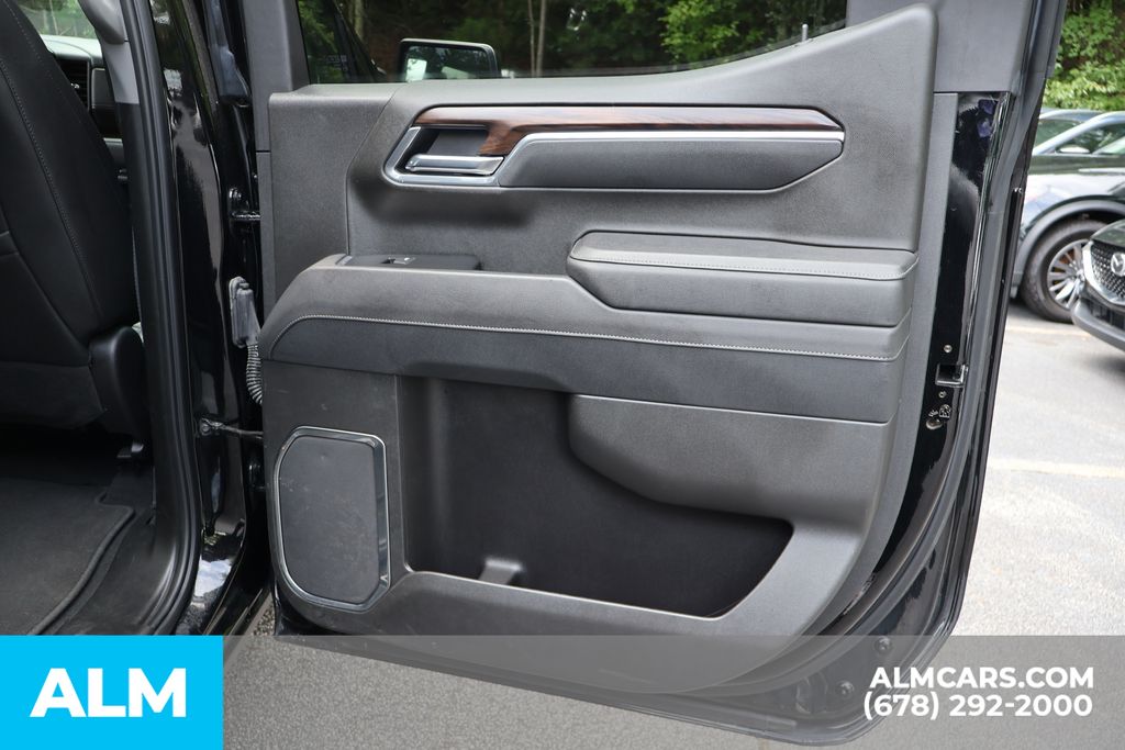 Used 2025 Black GMC SLT image 24