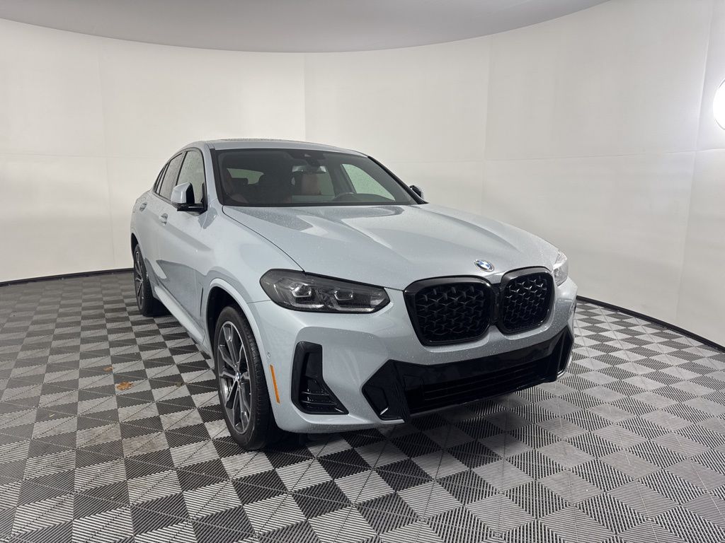 Thumbnail: 2023 BMW X4 - 3